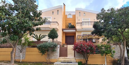 Διώροφη μονοκατοικία στον Καστελόκαμπο Πατρών